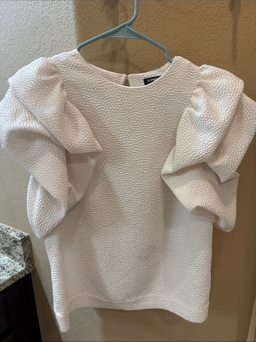 Express White Textured Ruffled Sleeve Top sz L
